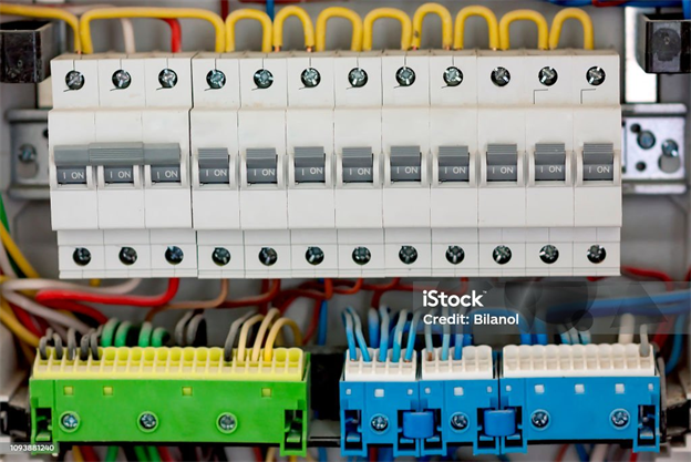 Vervangen, uitbreiden of moderniseren volgens NEN 1010.
